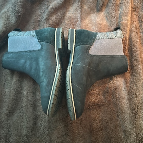 COLUMBIA Black Suede Waterproof Slip On Ankle Boot Sz 9 - Picture 6 of 14